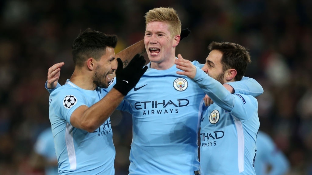 Man City thoat an phat anh 2