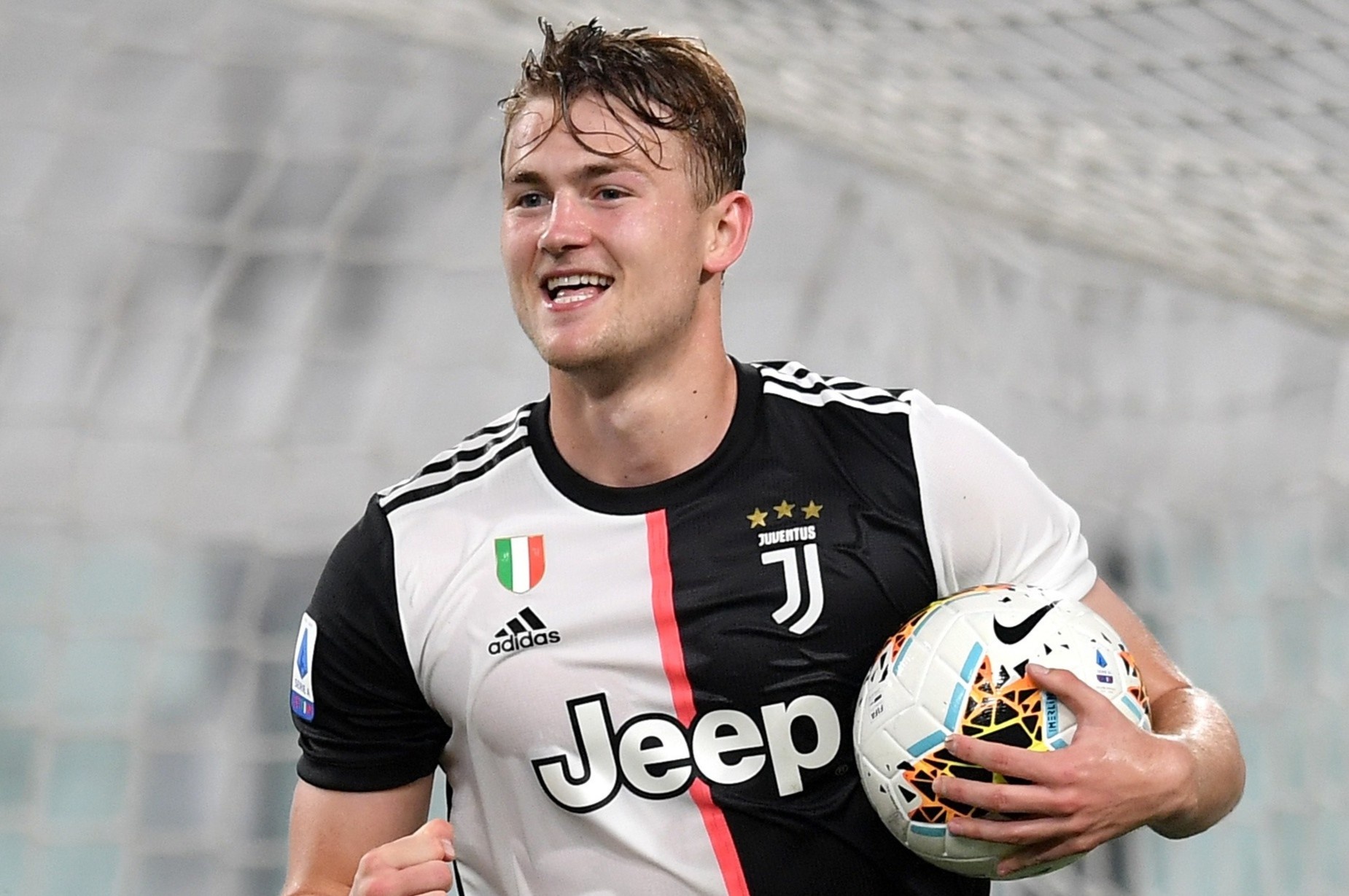 De Ligt thiet lap cot moc ghi ban cung Juventus hinh anh