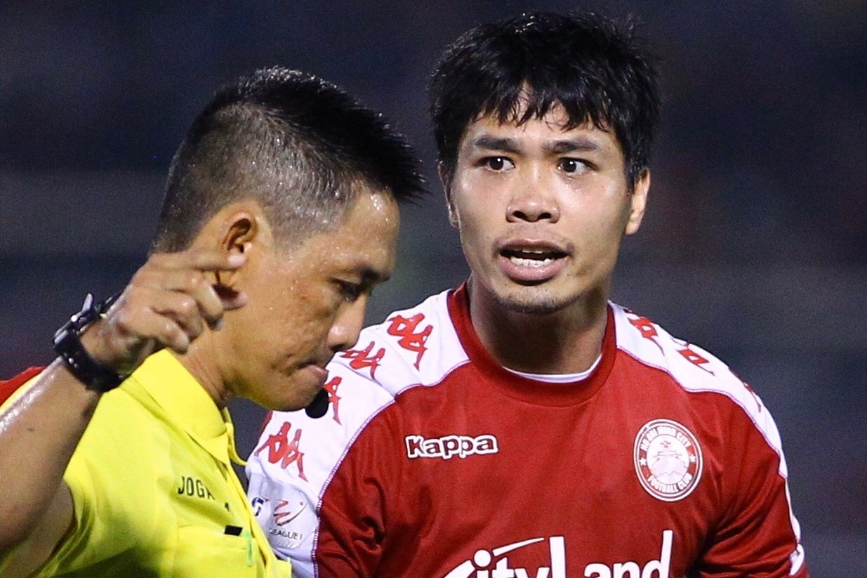 Hinh hai ky di cua bong da Viet Nam hinh anh