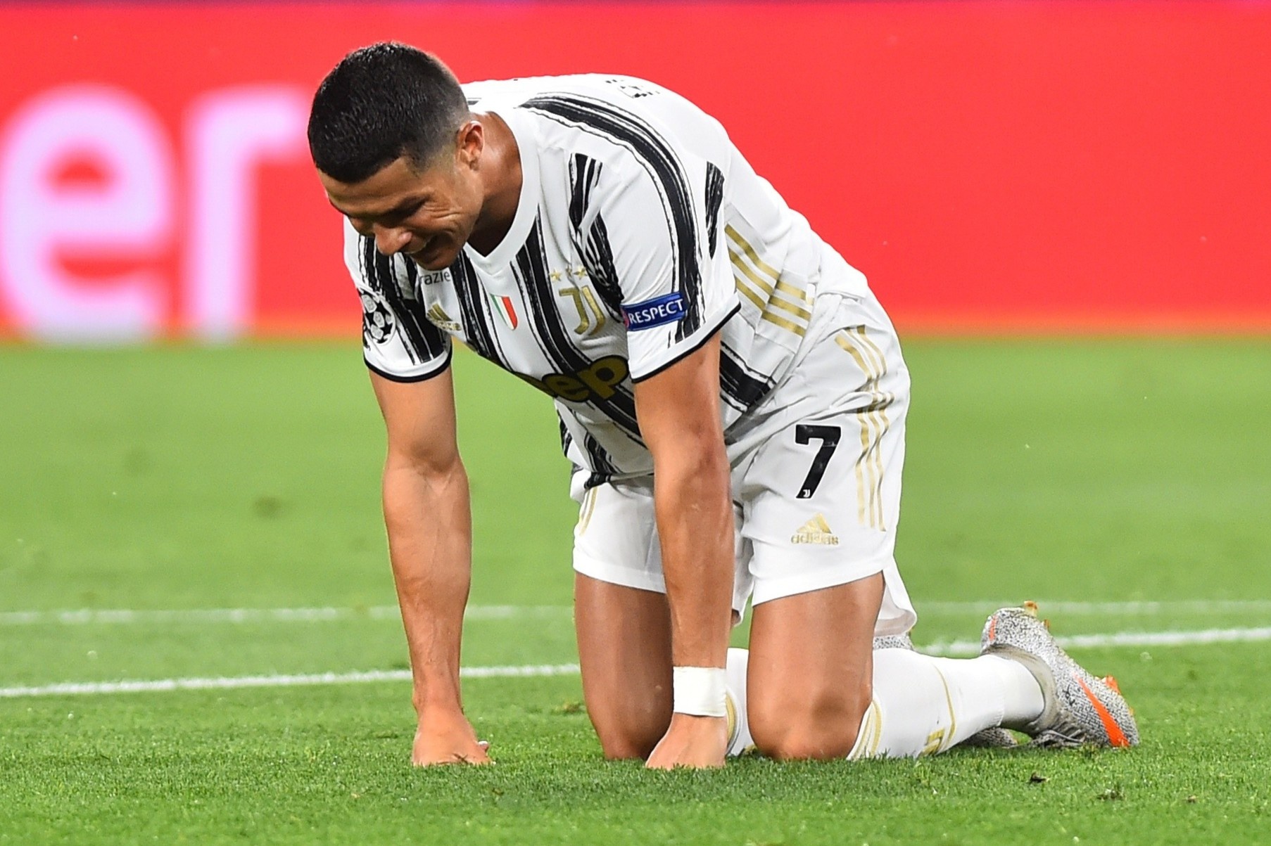 Ronaldo va noi xau ho Juventus hinh anh