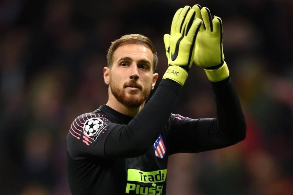 Lo danh tinh 2 cau thu Atletico nhiem nCoV hinh anh