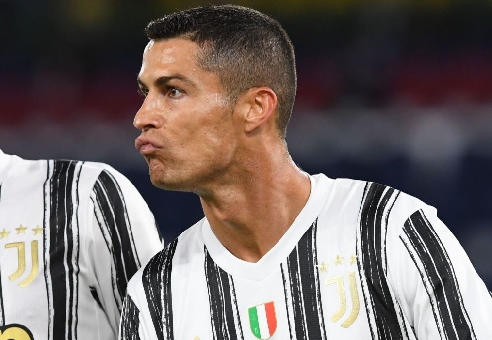 CDV Napoli: 'Thu virus toi te nhat la Juventus' hinh anh