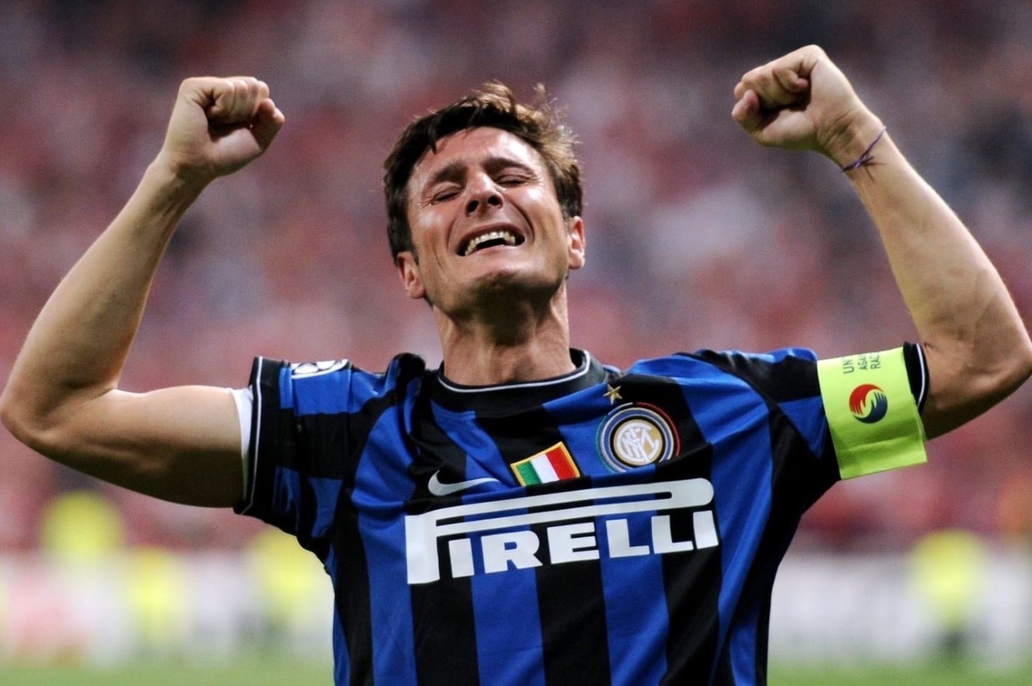 Zanetti, Alves bi gat khoi danh sach hau ve phai hay nhat moi thoi dai hinh anh