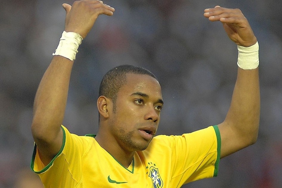 Robinho mat su nghiep vi tiec tung hinh anh