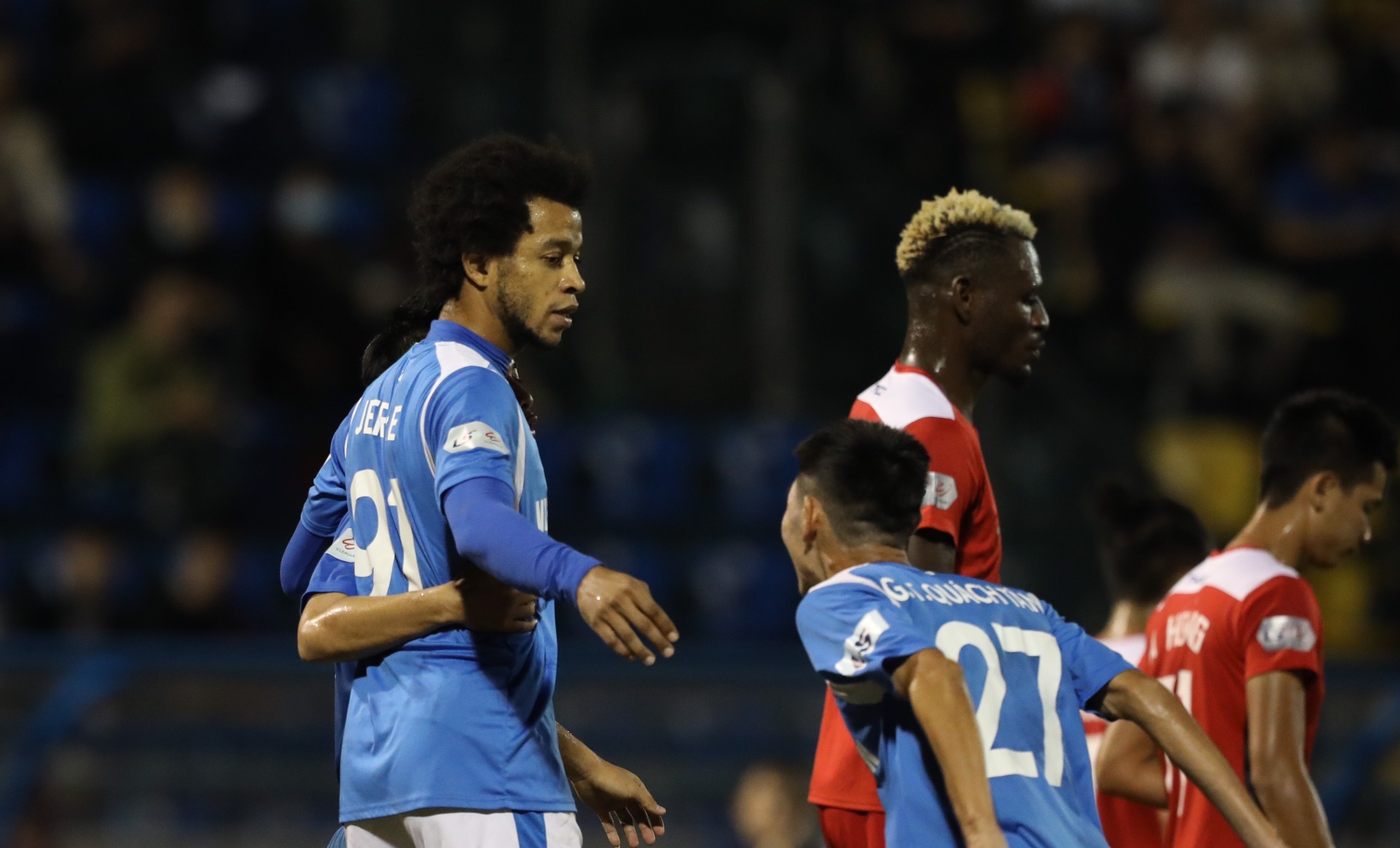 CLB Quang Ninh vs HAGL anh 1