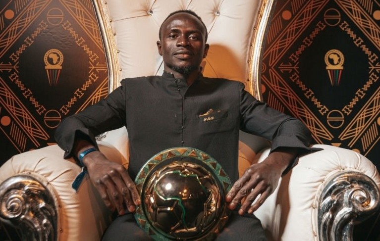 Mane tu cau be bo nha den bieu tuong cua chau Phi hinh anh