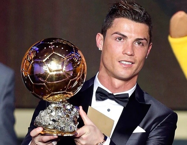 Ronaldo ap dao o danh sach tien dao trai hay nhat moi thoi dai hinh anh