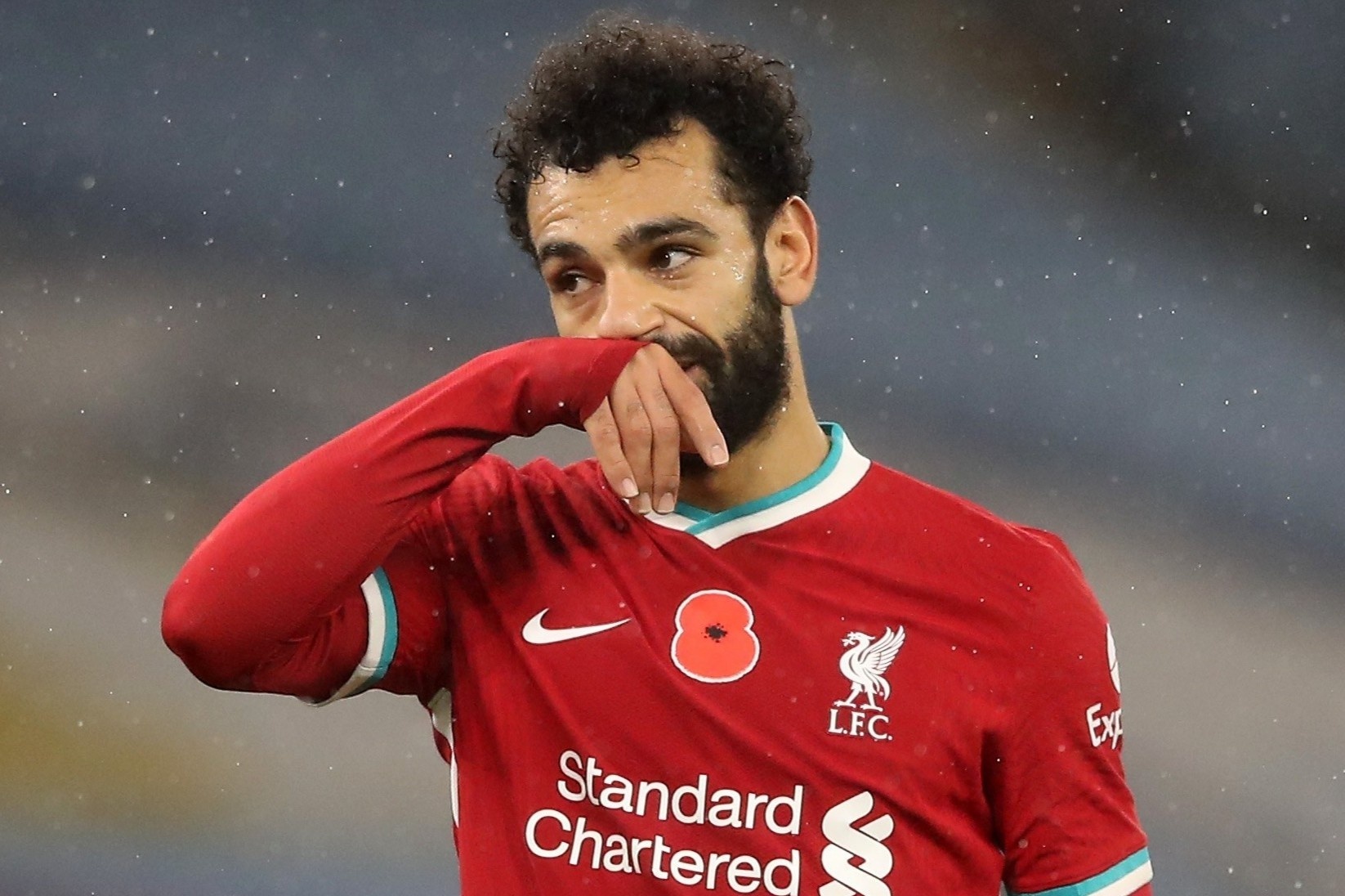 Dieu luat bao thu lam hai cac dai gia Premier League hinh anh