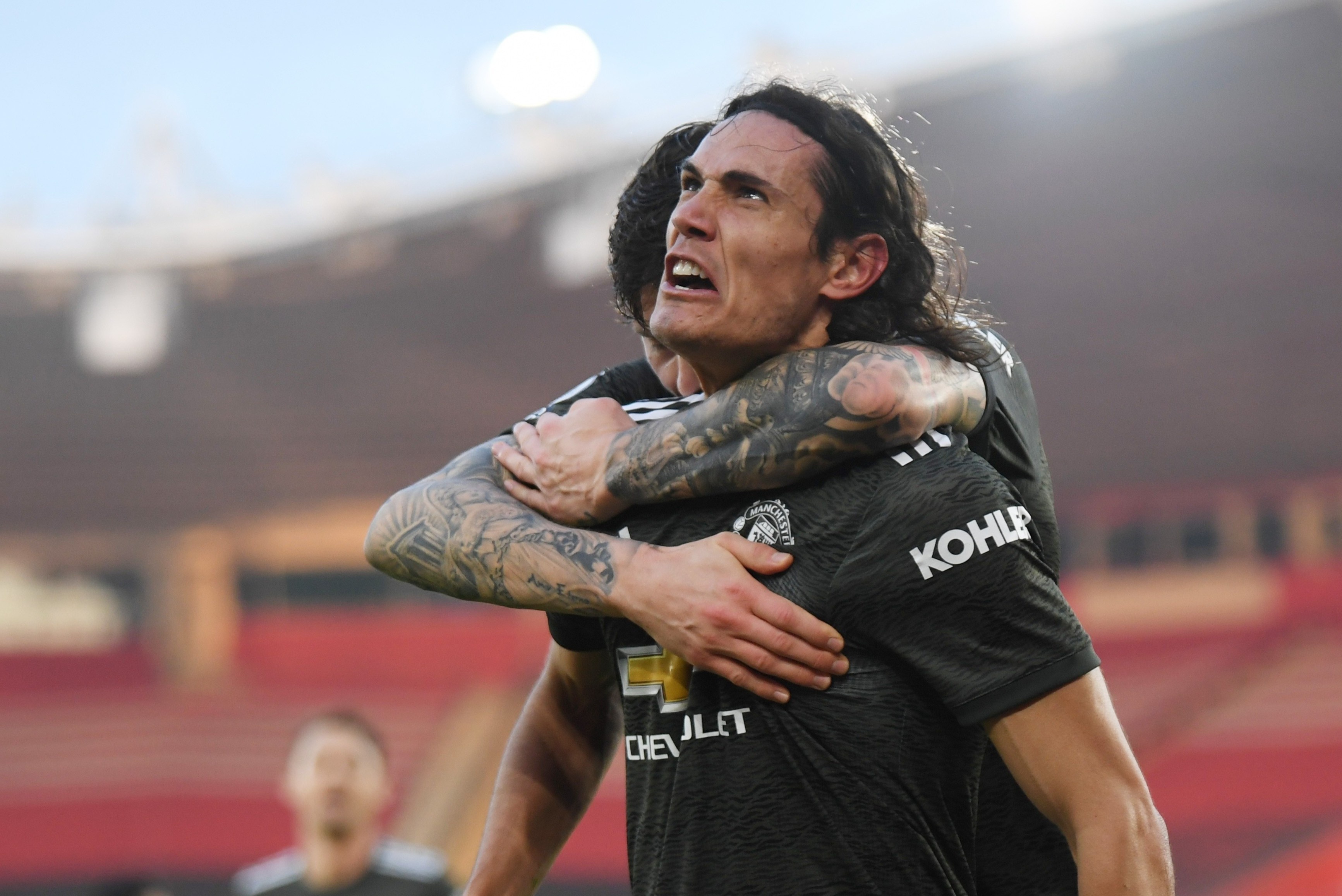 MU can Cavani de tro lai hinh anh