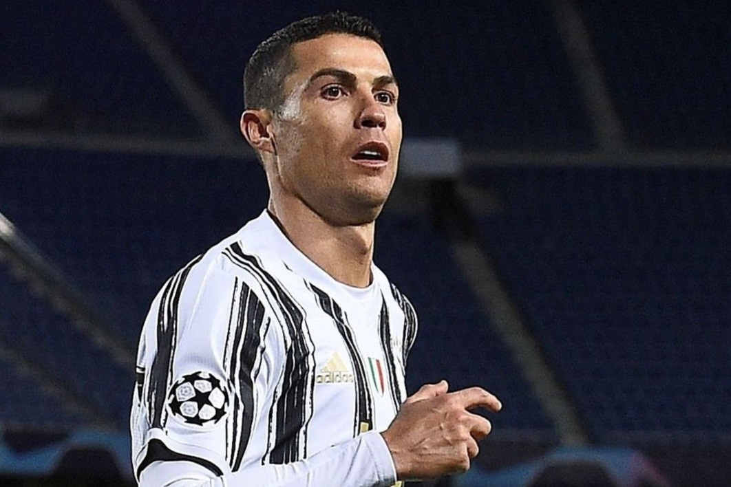 Ronaldo dang keo Juventus di len hinh anh