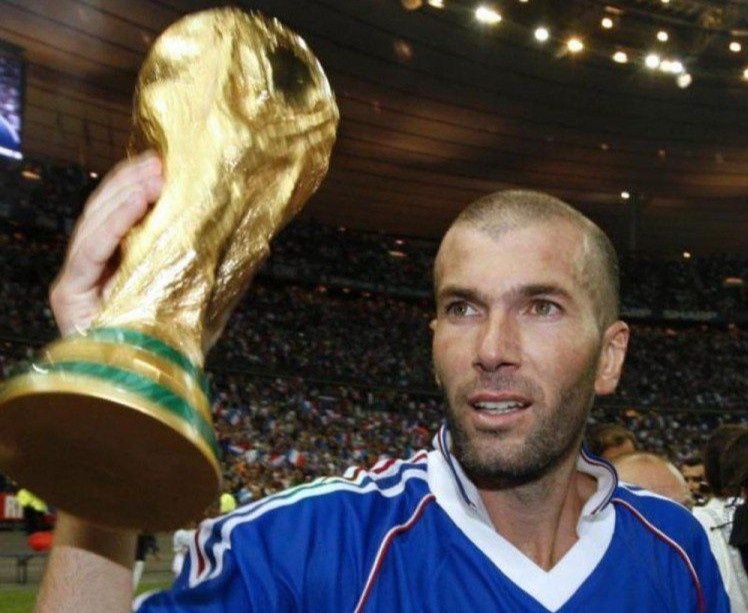 Doi hinh B cua danh sach vi dai nhat lich su bong da hinh anh