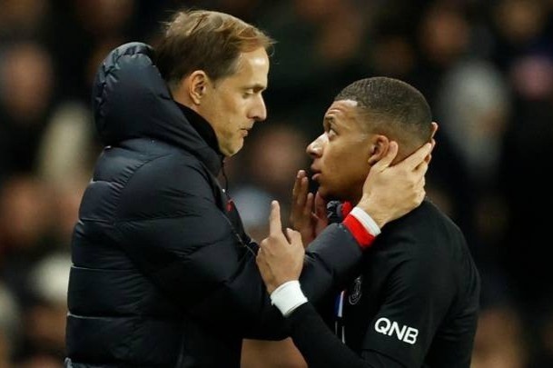 Mbappe tri an HLV vua bi PSG sa thai hinh anh