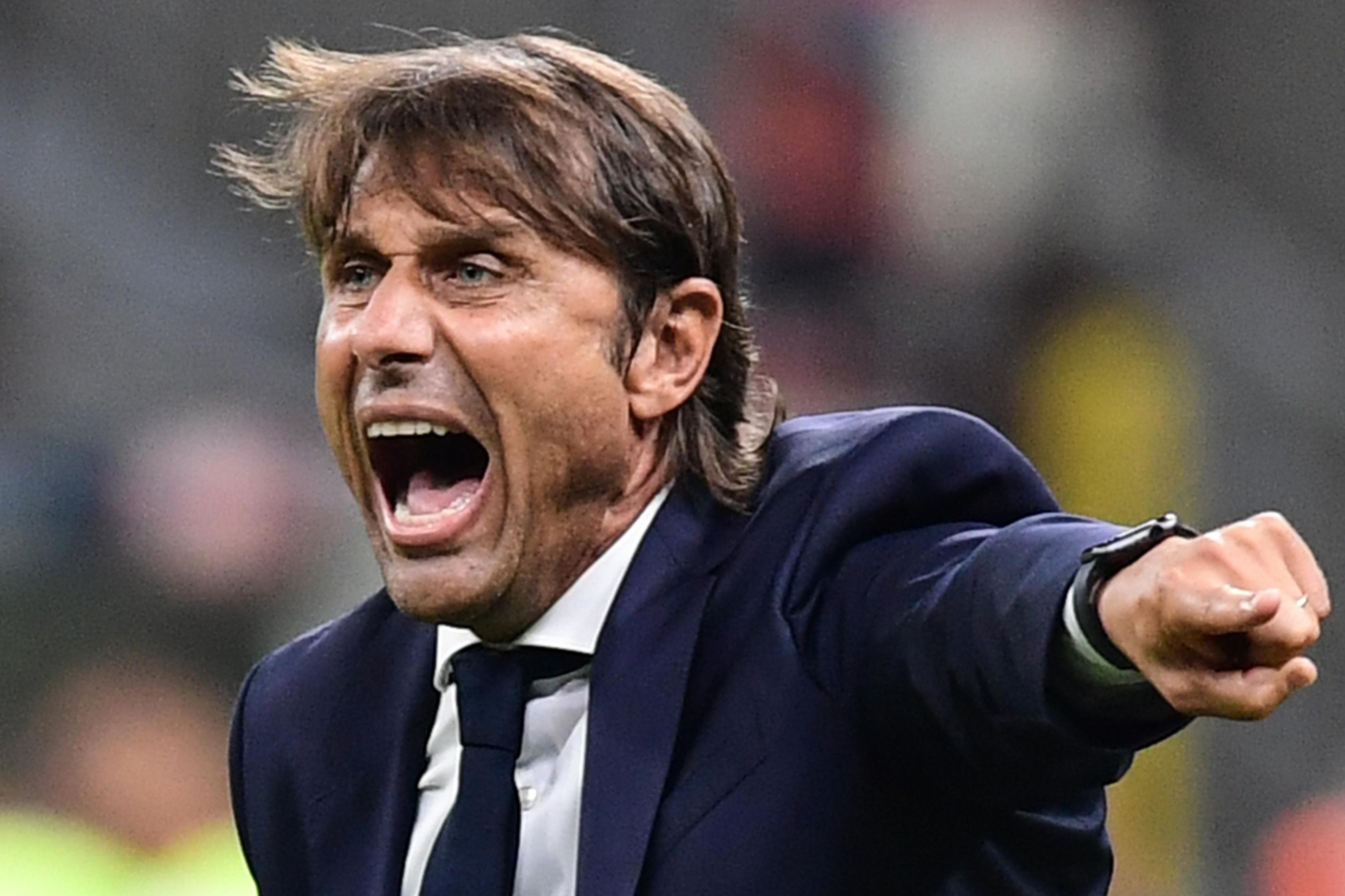 Conte mang Vidal trong tran dau hinh anh