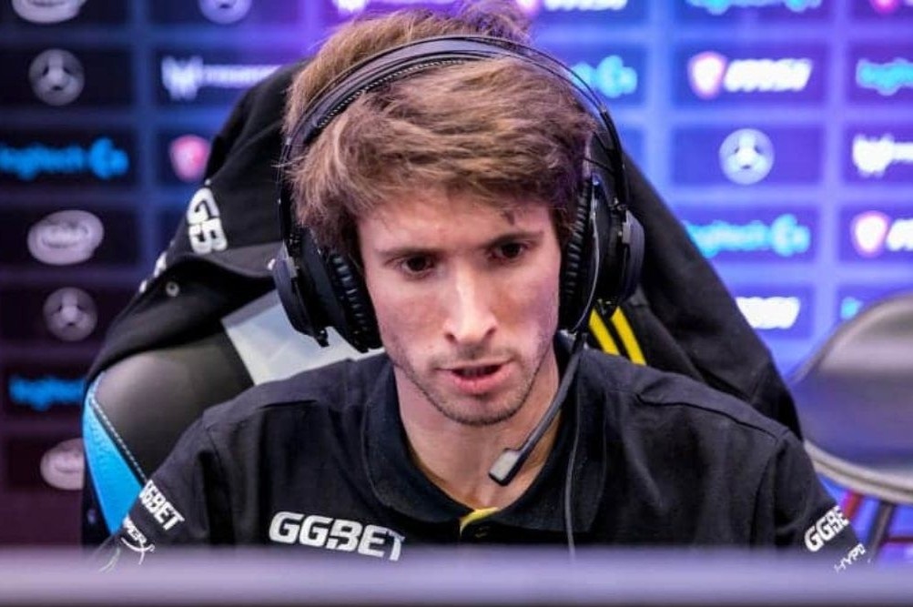 Dendi mac Covid-19 hinh anh