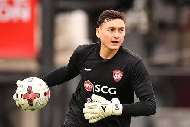 Muangthong United muon Van Lam xin loi hinh anh