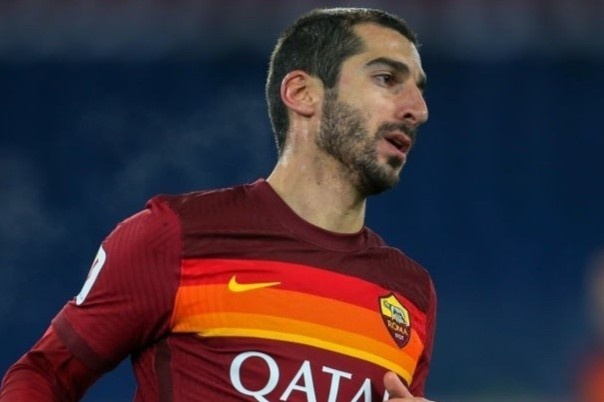 Roma pham luat vi thay 6 cau thu trong mot tran hinh anh