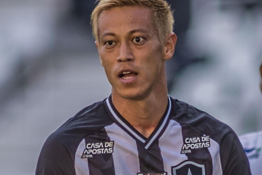 Keisuke Honda tro lai chau Au choi bong hinh anh
