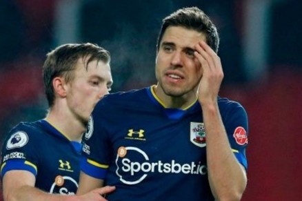 2 cau thu den dui trong chien thang 9-0 cua MU hinh anh