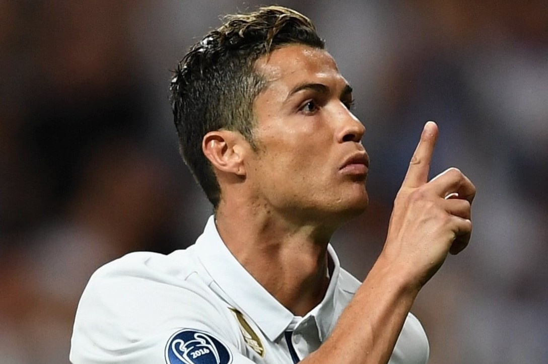 Nuoc co sai lam cua Ronaldo hinh anh