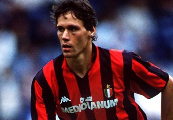 Giay phut quyet dinh giai nghe cua Van Basten hinh anh