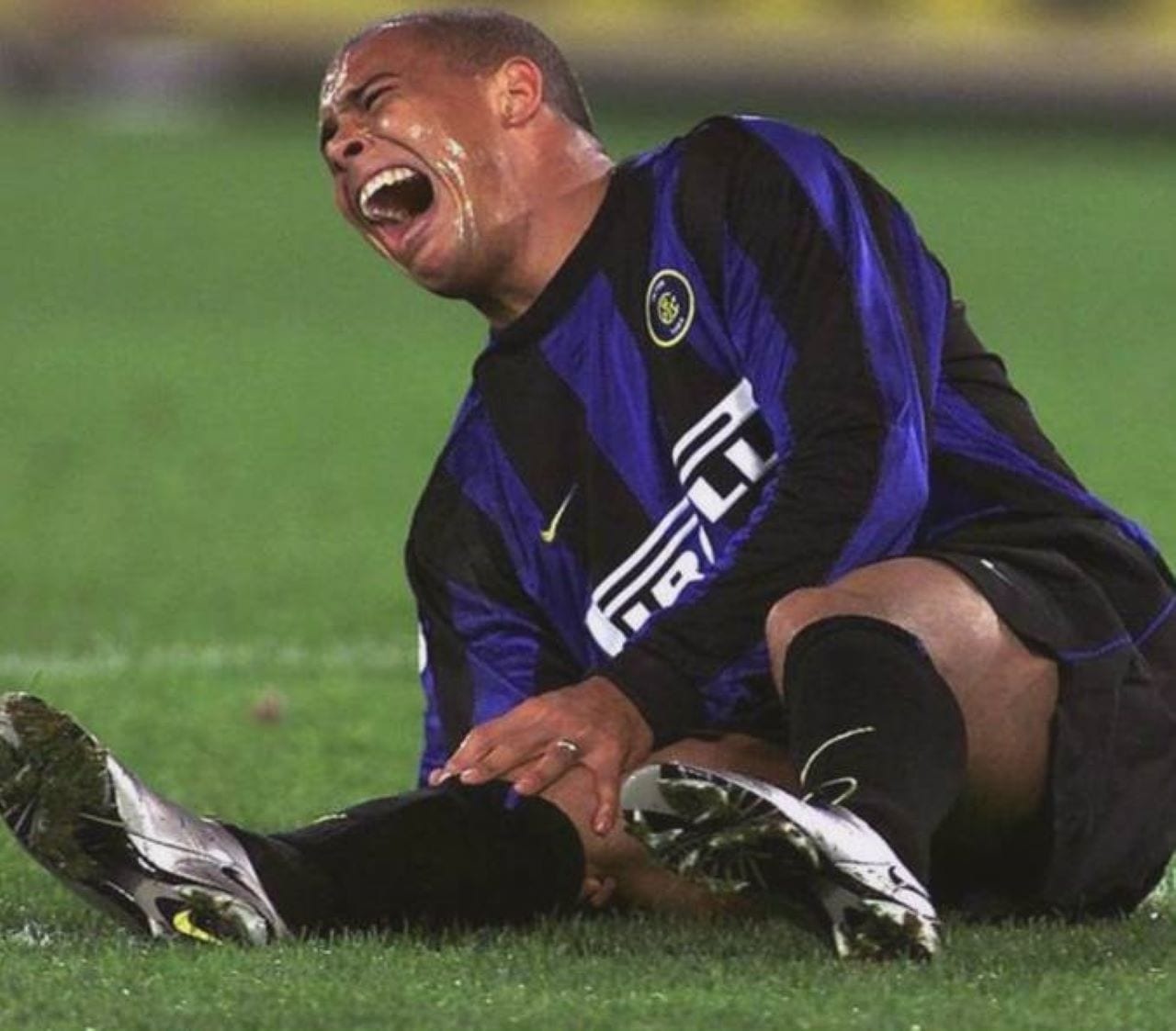 huyen thoai bong da khoc anh 4