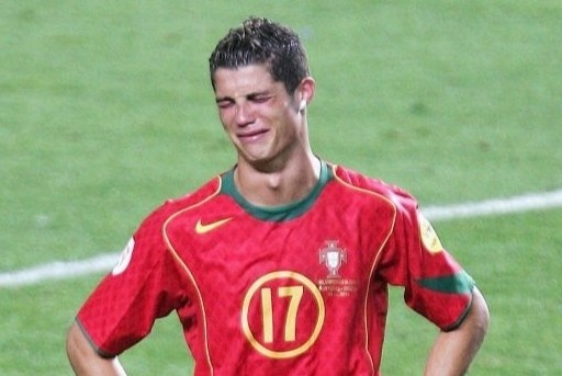 8 lan cac huyen thoai bong da khoc tren san co hinh anh