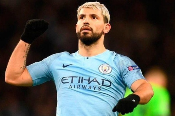 Juventus muon mua Aguero sau yeu cau cua Ronaldo hinh anh