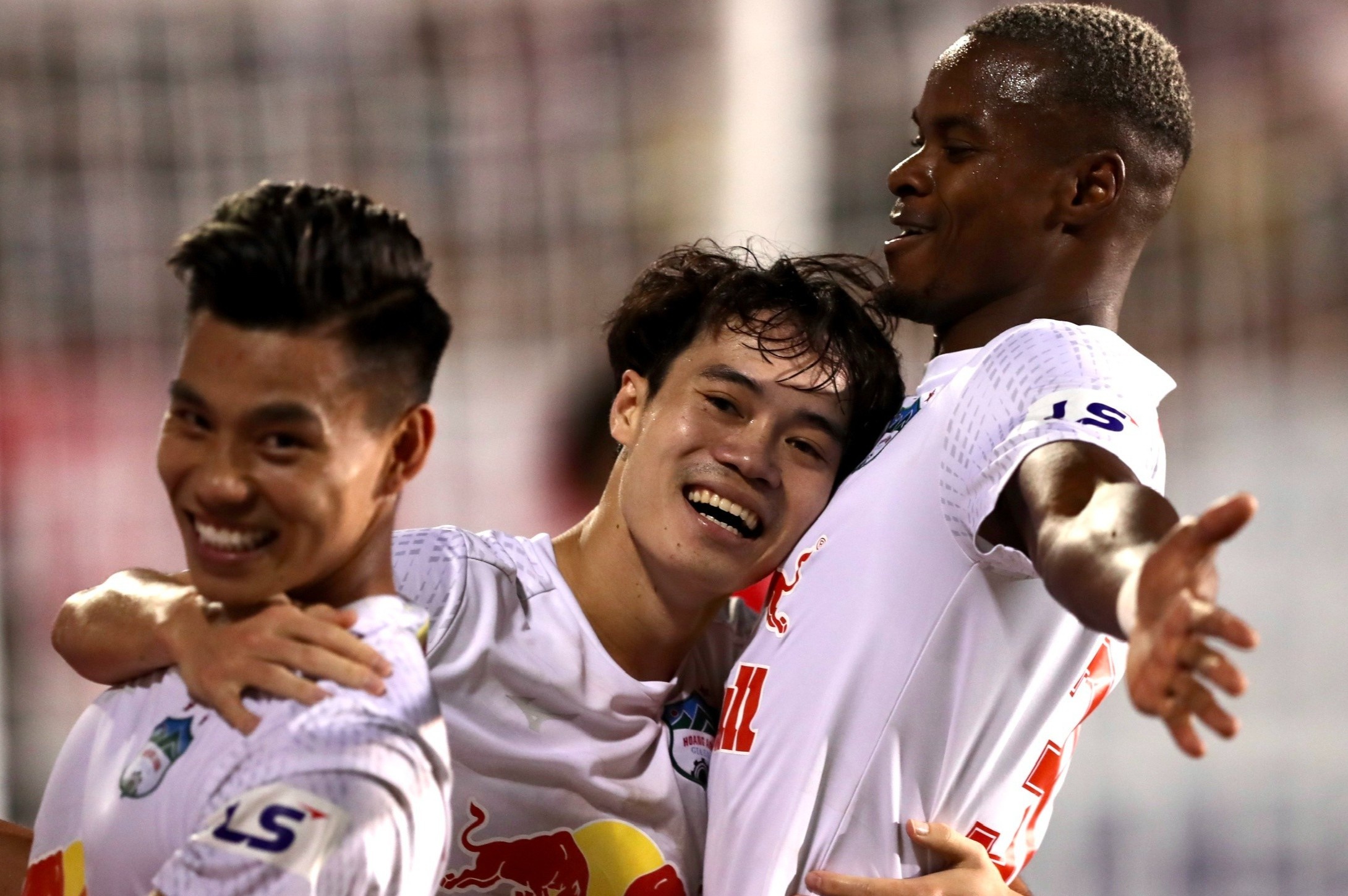 Kiatisuk xay chac hang thu de dua HAGL len dau bang hinh anh