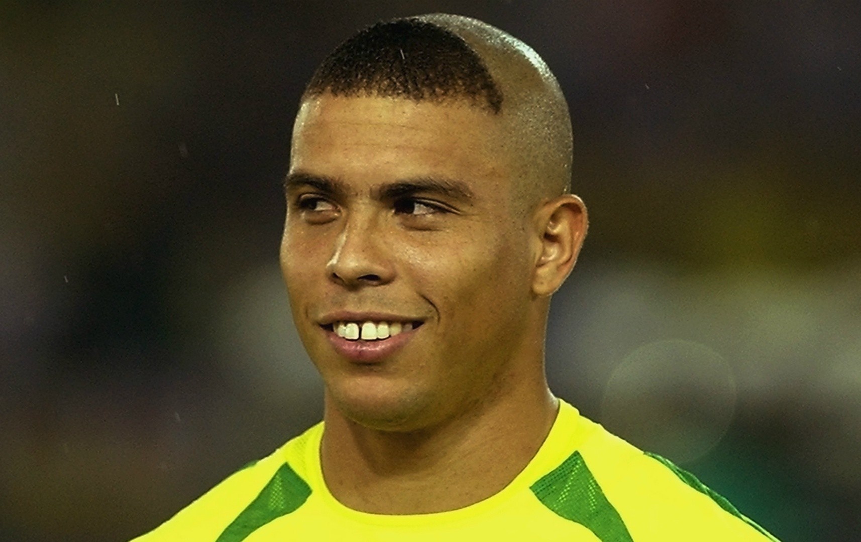 Ronaldo 'beo' xin loi vi kieu toc tham hoa hinh anh