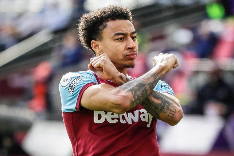 Su dung cam cua Lingard hinh anh