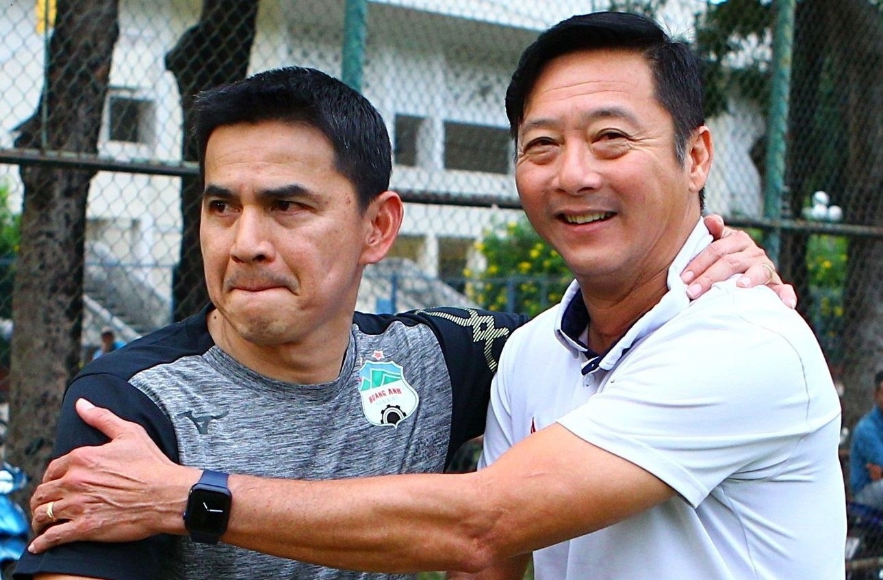 Le Huynh Duc vs Kiatisuk - quan lenh va tieng dan hinh anh