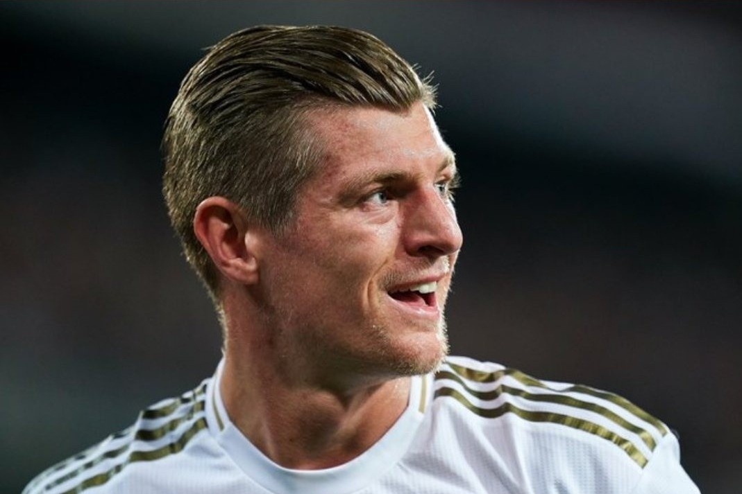 Ngay Kroos nhan chim Liverpool hinh anh