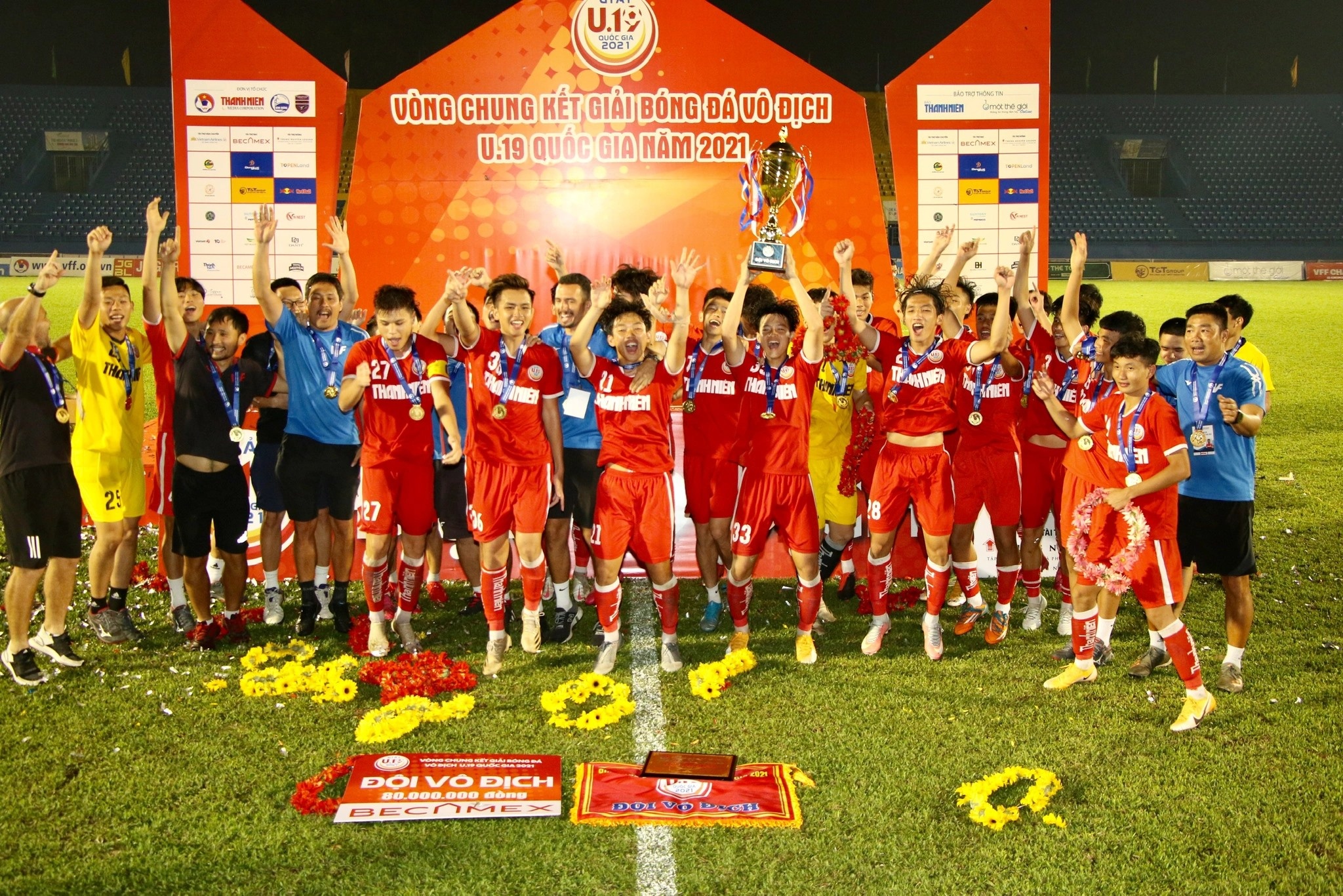 U19 PVF vo dich anh 1