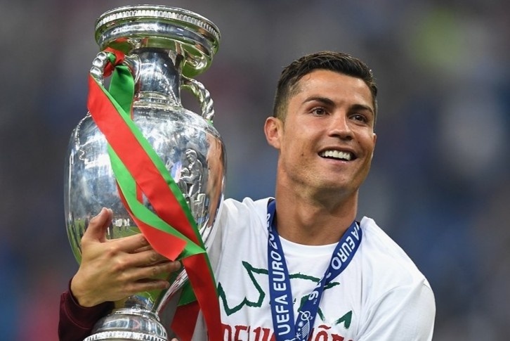 EURO 2021 duoc phep don khan gia toi san hinh anh