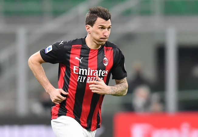 cau thu khong nhan luong anh 6