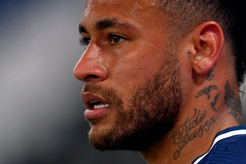 Hai bo mat cua Neymar hinh anh