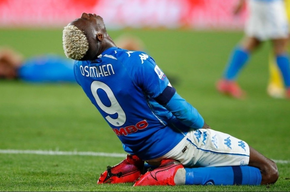 Cau thu Napoli sup do sau khi mat ve du Champions League hinh anh