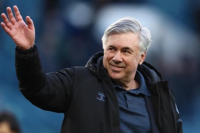 Vi sao Real Madrid chon Ancelotti? hinh anh