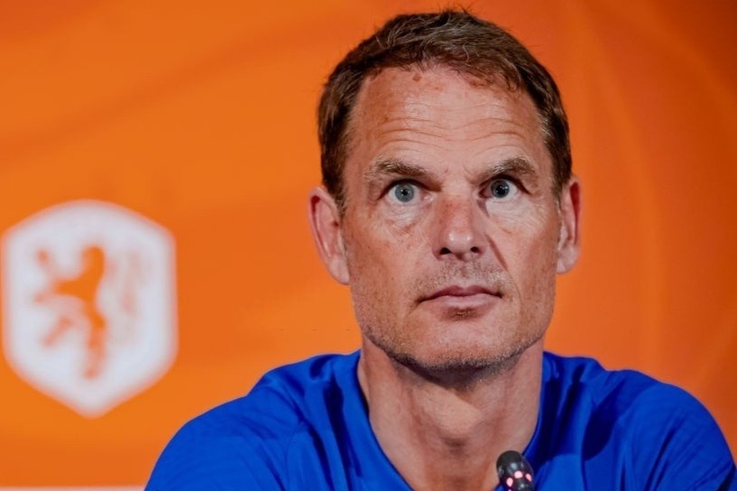 Tuyen Ha Lan dang bi De Boer huy hoai hinh anh