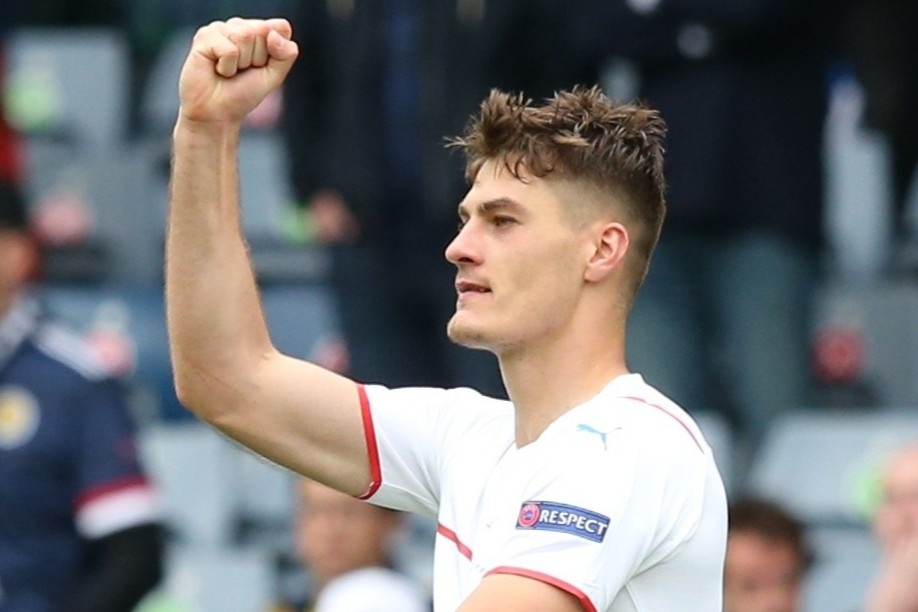 Ngoi sao CH Czech tung bi Juventus lat keo hinh anh