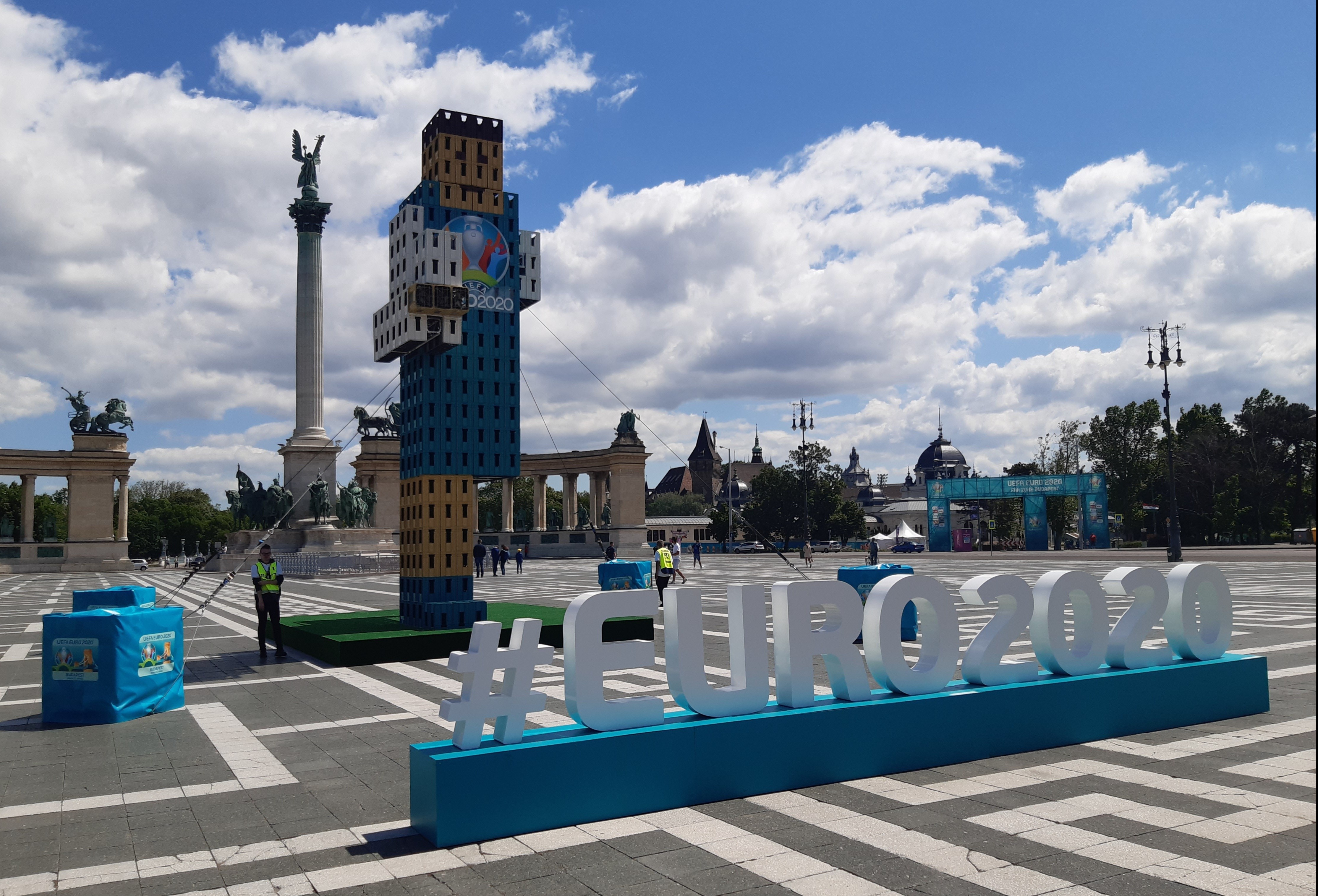 Zing o Euro - Budapest yen binh don Ronaldo va Bo Dao Nha hinh anh