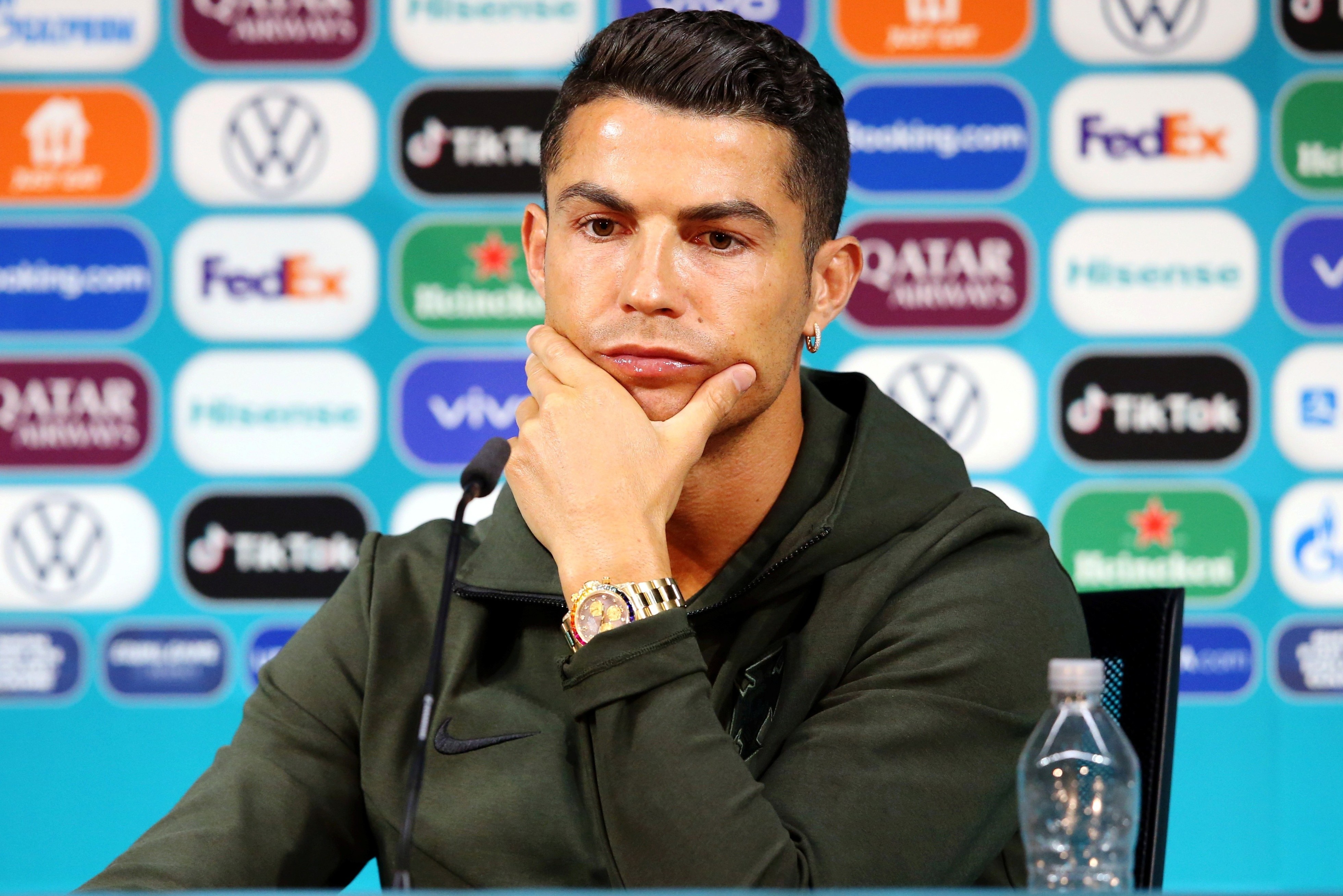 Zing tai Euro - Ronaldo pha dop Budapest? hinh anh