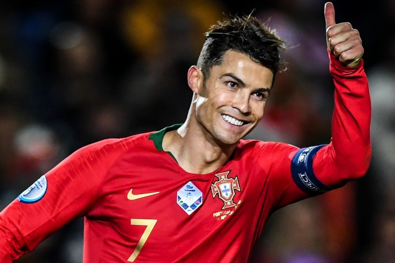 Ronaldo di vao lich su Euro hinh anh
