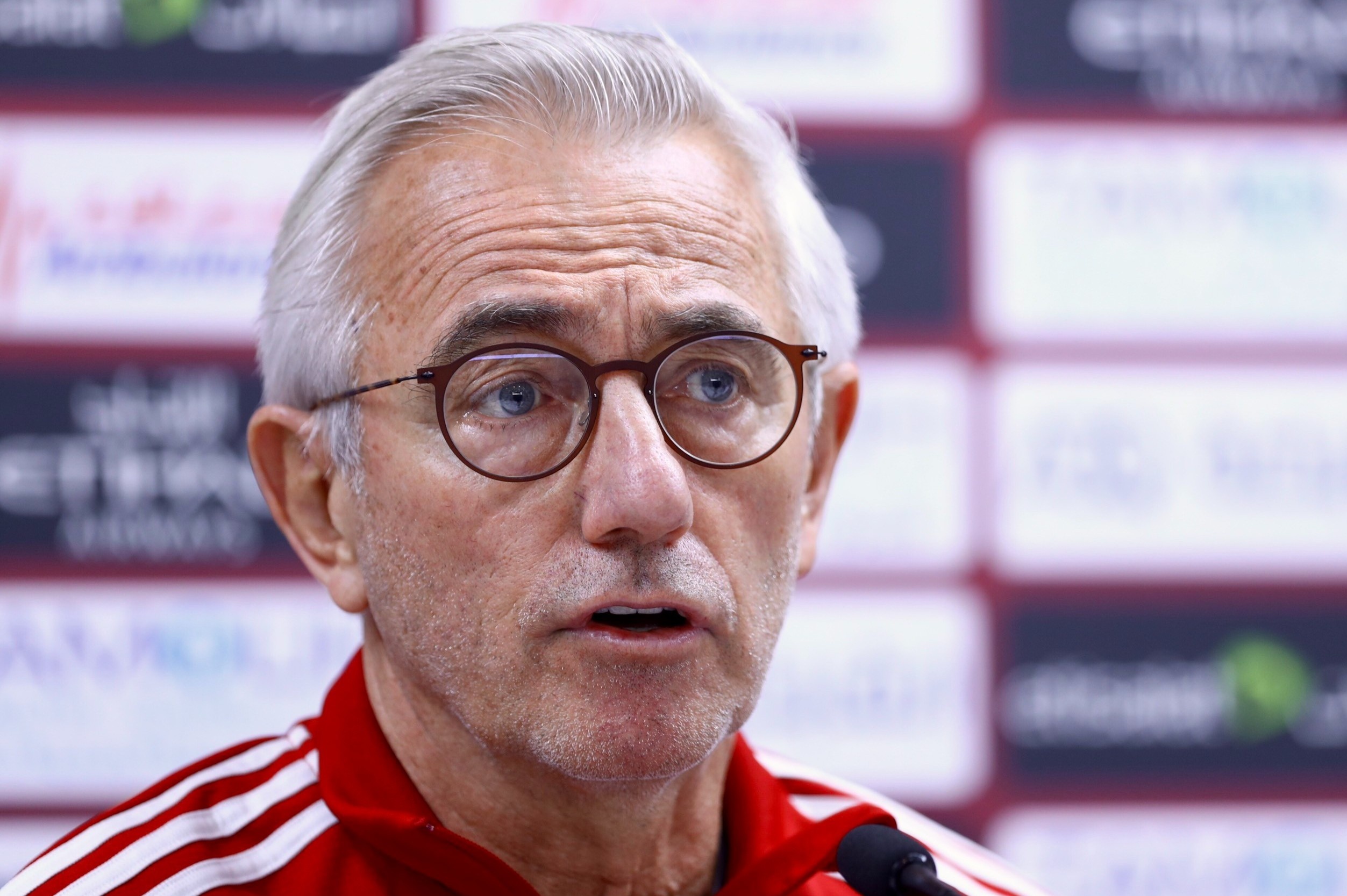 Lo hong chien thuat cua UAE va co hoi cho tuyen Viet Nam hinh anh