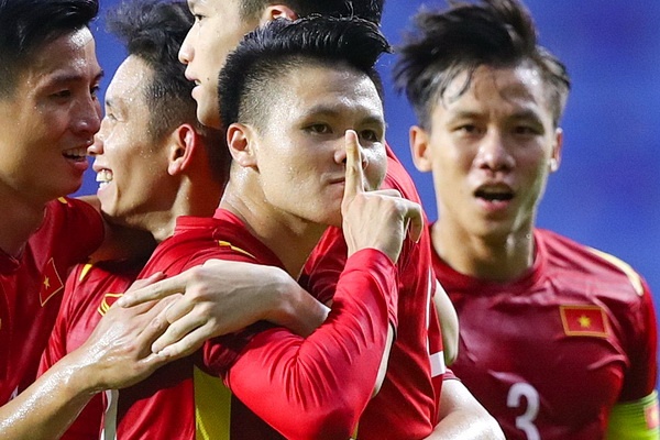 Cach de tuyen Viet Nam danh bai UAE hinh anh