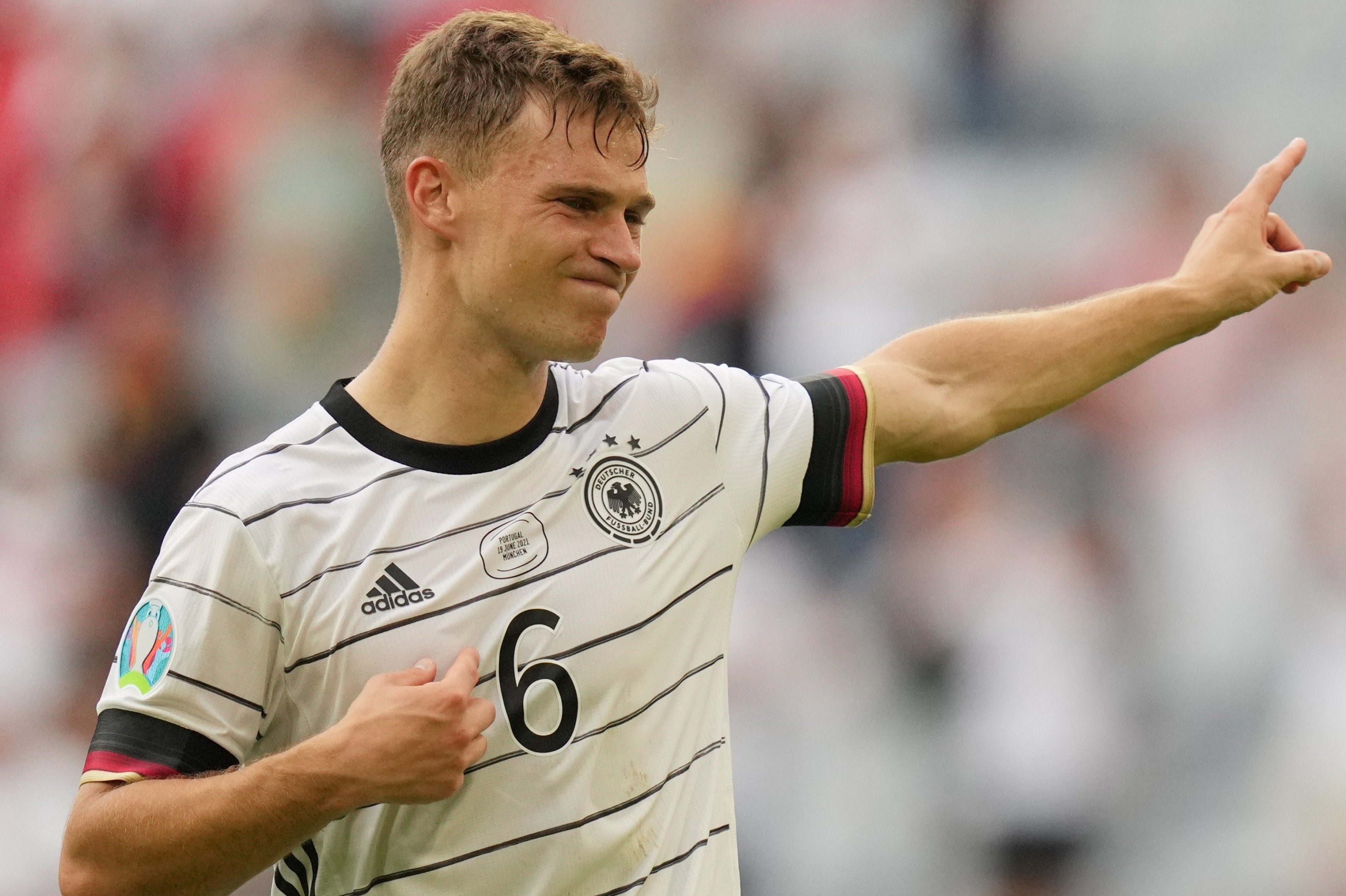 Canh bac giup Duc vui dap Bo Dao Nha hinh anh