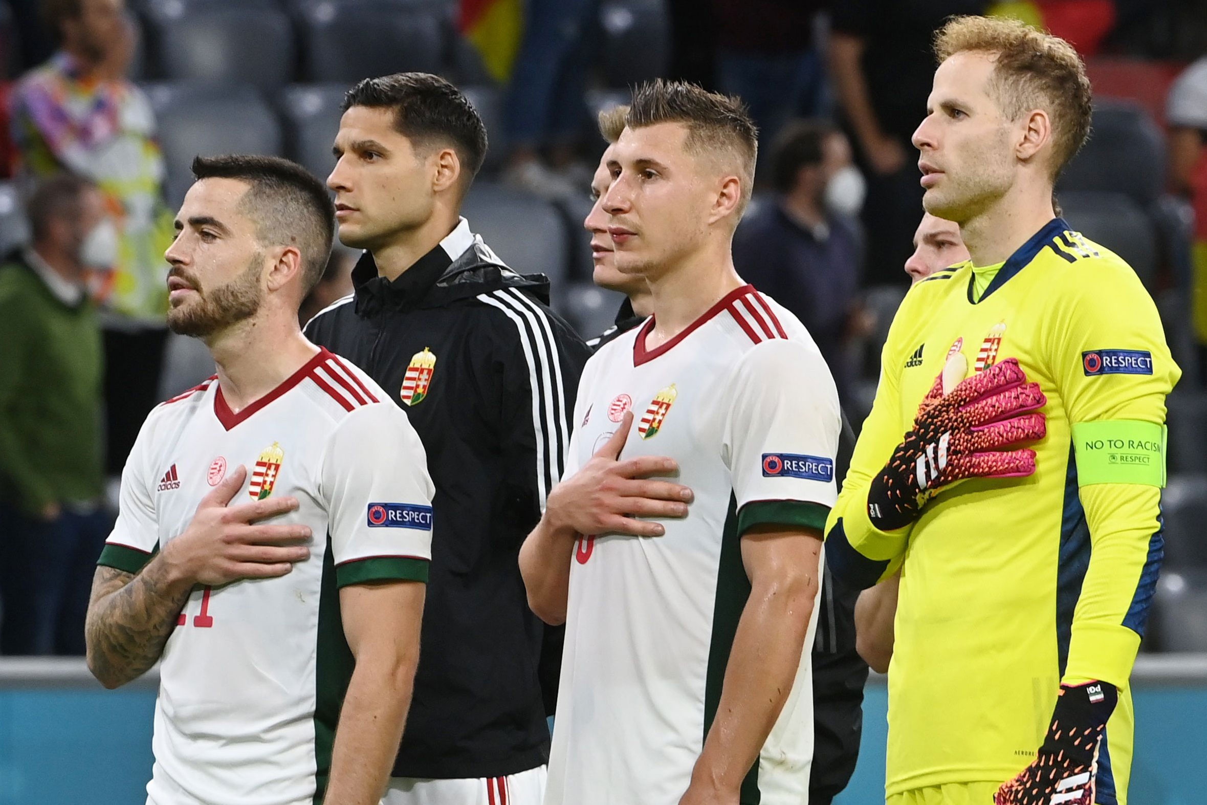 Hungary va nuoc mat roi trong dieu hat quoc ca hinh anh