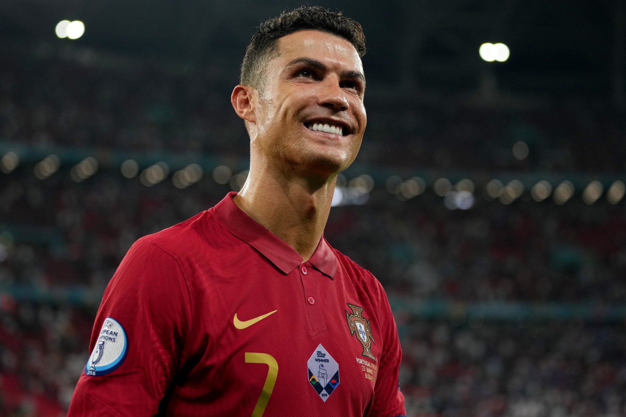 So 9 ao Ronaldo va su luoi bieng cua Mbappe hinh anh