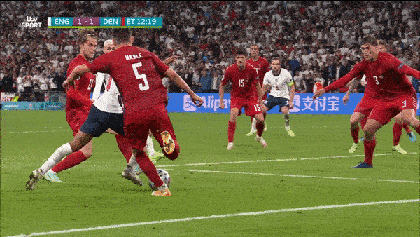 Sterling gay tranh cai trong pha nga kiem phat den cho tuyen Anh hinh anh