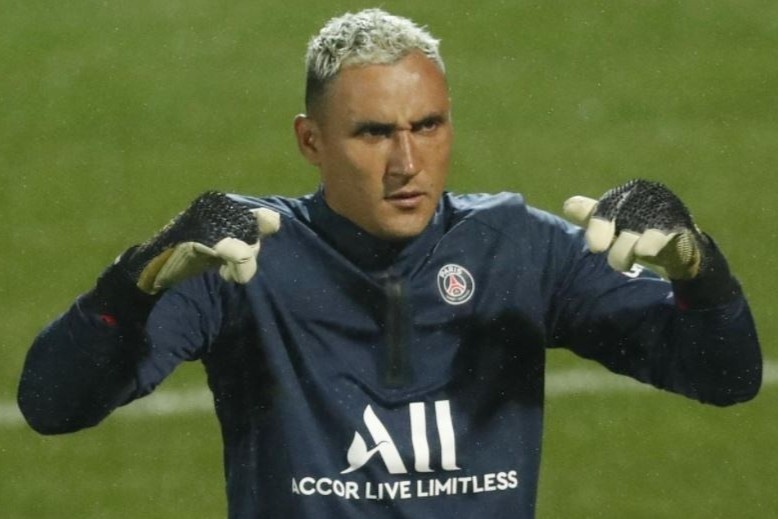 Keylor Navas noi gian vi quyet dinh cua PSG hinh anh